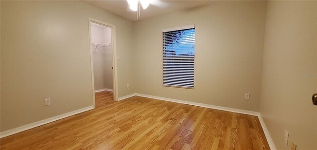 Building Photo - 913 Palm Forest Ln