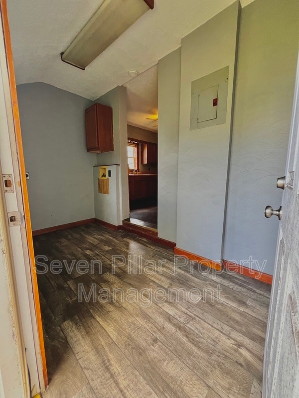 Building Photo - 504 Martin St