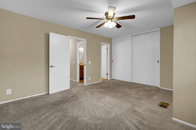 Building Photo - 2665 Glengyle Dr