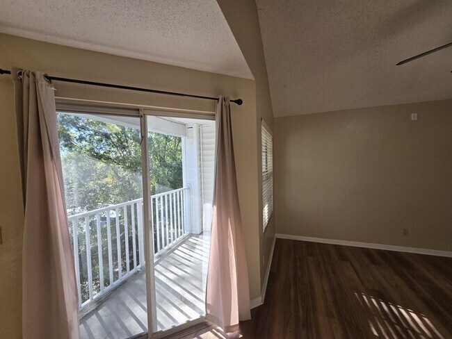 Building Photo - 1 Bed 1 Bath Third floor condo in Nice Community for Rent in Orlando $1349