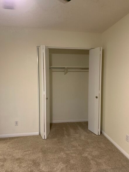 Medium size bdrm 1 out of 2 closets - 1207 E Loyola Dr
