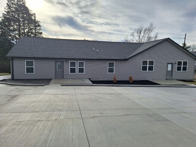 Building Photo - NEW DUPLEX Conveniently located to 40 West