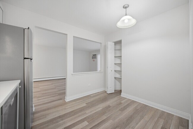 Building Photo - 2556 Waterbury Dr