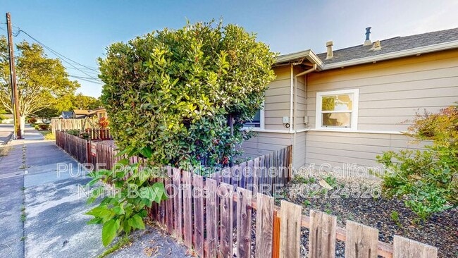 Building Photo - 1430 Sonoma Ave