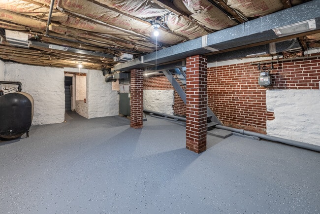 Building Photo - 400 East Ave