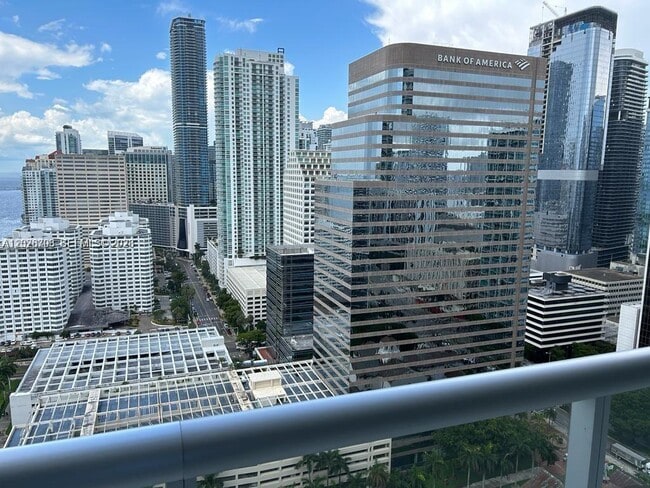 Building Photo - 495 Brickell Ave