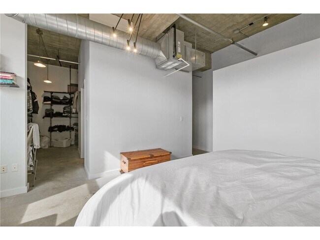 Building Photo - 901 N 3rd St
