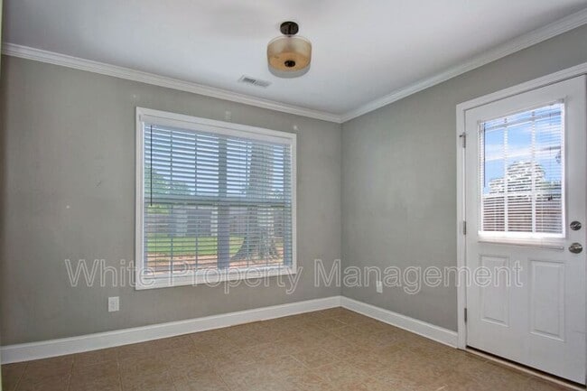 Building Photo - 49 Linford St