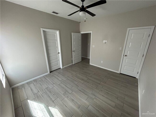 Building Photo - 16 Swallow Ave