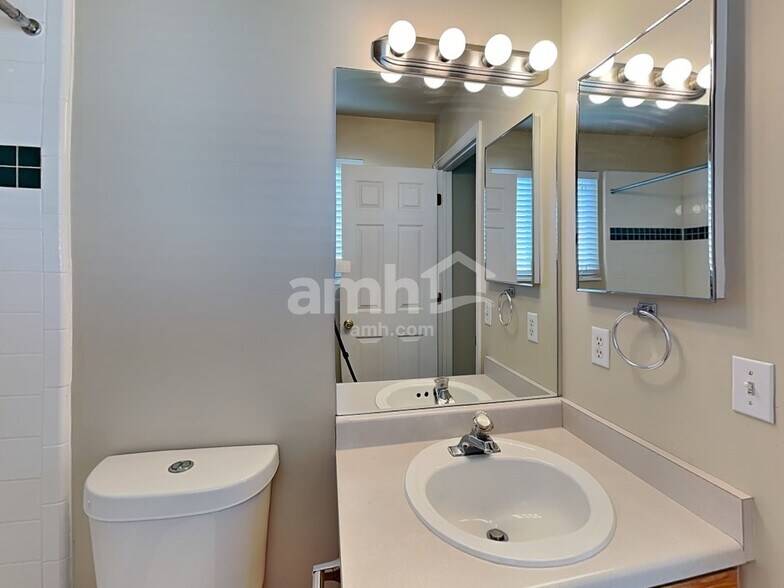 Building Photo - 1920 Sergeant Dr