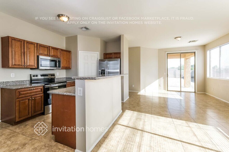 Building Photo - 6537 S 15th Dr