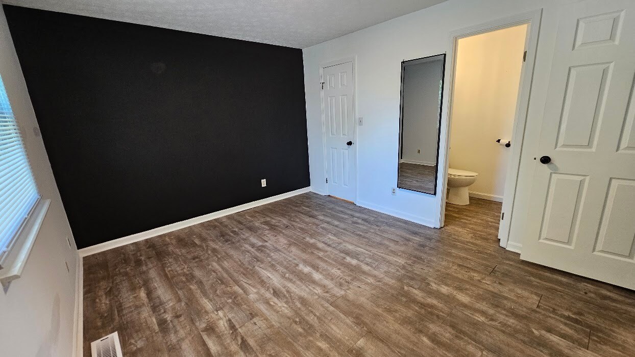 Master Bedroom - 626 Woods Crossing Dr