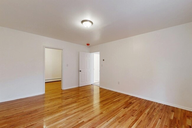 Building Photo - 604 4th St