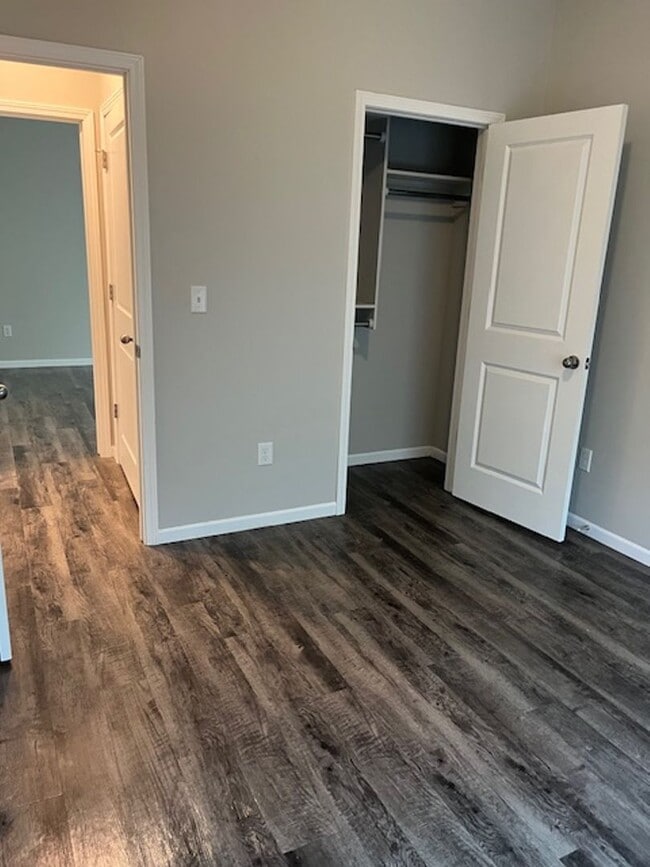Building Photo - 1315 Azena St