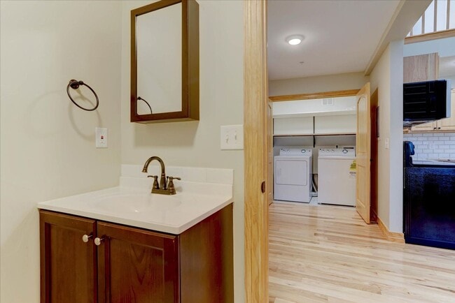 Building Photo - Caretaker Unit Available, Utilities Included, Mountain Views!