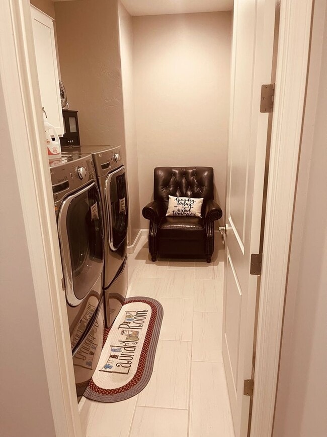 Building Photo - STUNNING NEWER HOME- GATED