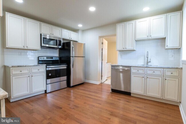 Building Photo - 102 Brookfield Terrace
