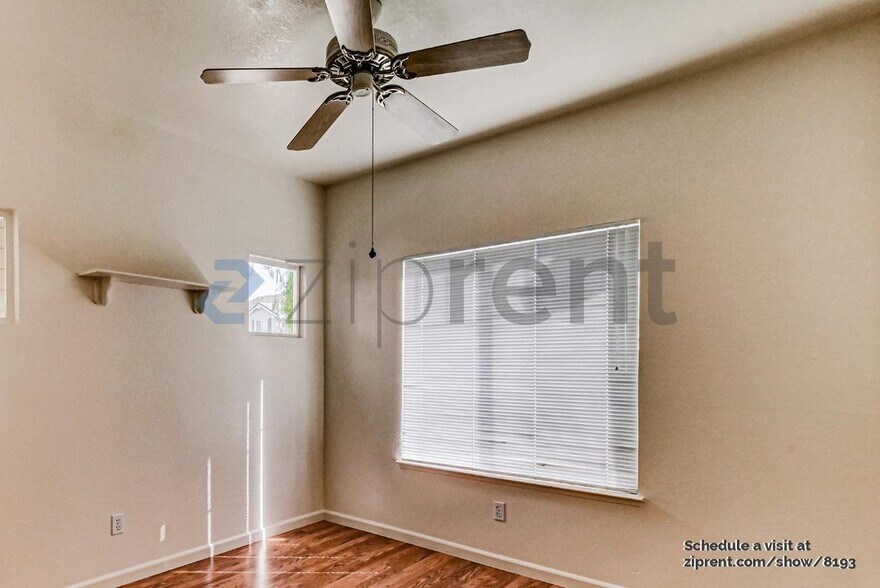 Building Photo - 1833 Rail St