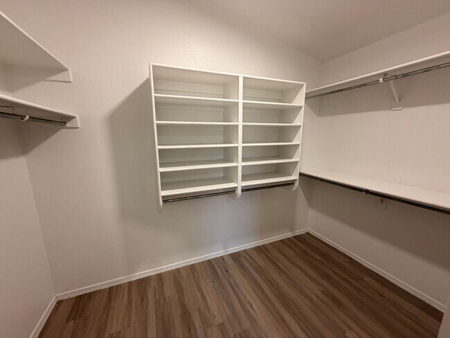 Building Photo - Beautiful 3 Bed / 2 Bath Surprise Home with *NO Carpet*