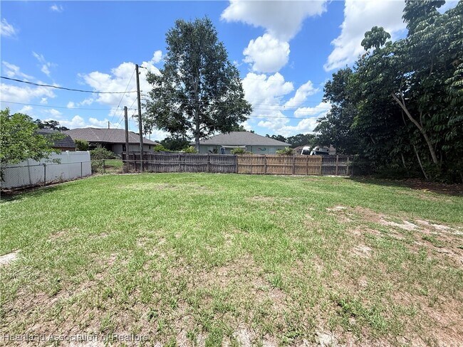 Building Photo - 944 Galaxy Ave