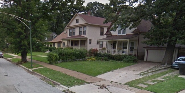 Building Photo - 9811 S Vanderpoel Ave