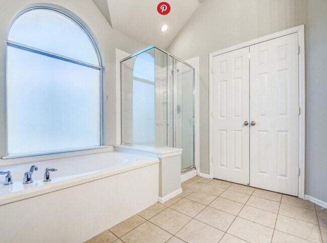 Building Photo - 2824 Thorncreek Ln