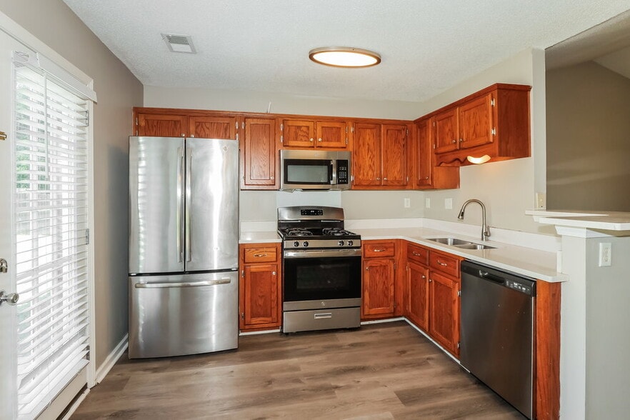 Building Photo - 10734 Ridgefield Dr