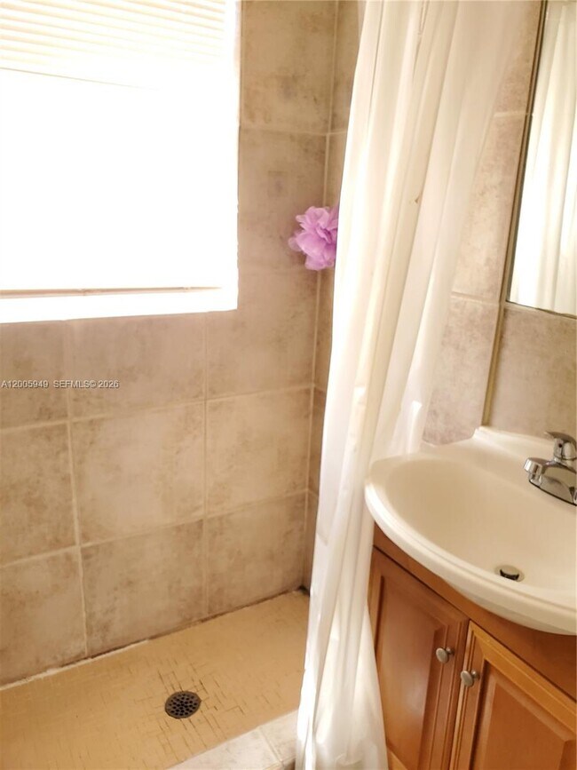 Building Photo - 2114 McKinley St