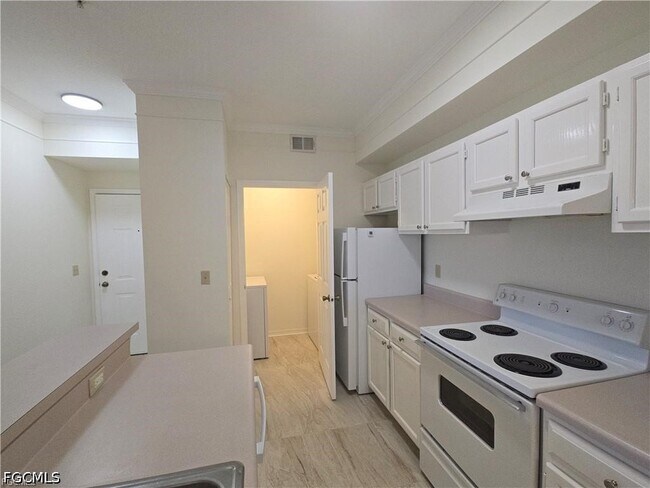 Building Photo - 11500 Villa Grand