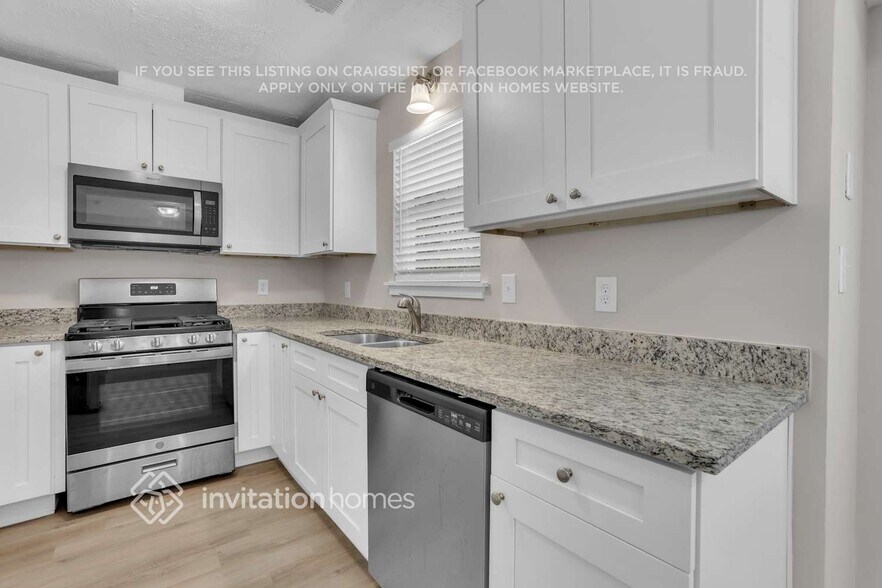 Building Photo - 3742 Saddle Ridge Dr SW