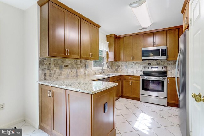 Building Photo - 7415 Salford Ct