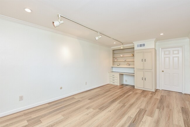 Building Photo - 4812 Palmetto St