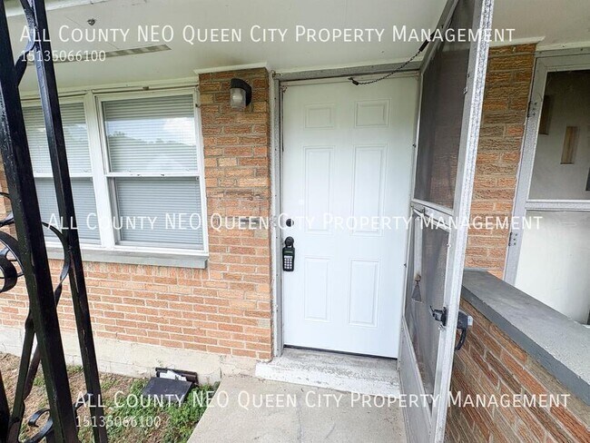 Building Photo - 2725 McCall St