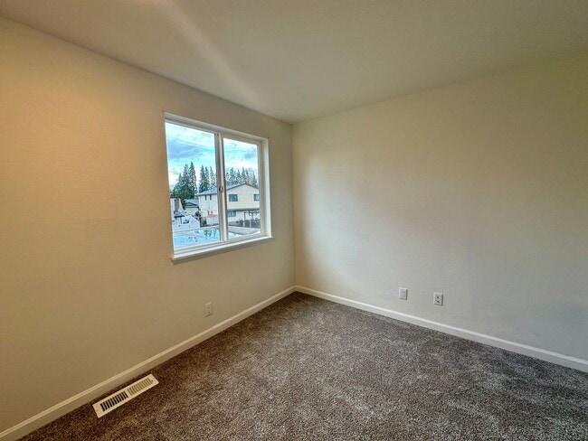 Building Photo - Updated Two Bedroom Condo in Keizer