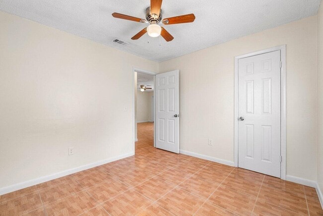 Building Photo - 4787 Gulfstream Rd