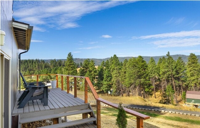 Building Photo - Spectacular Views Close to I-90!