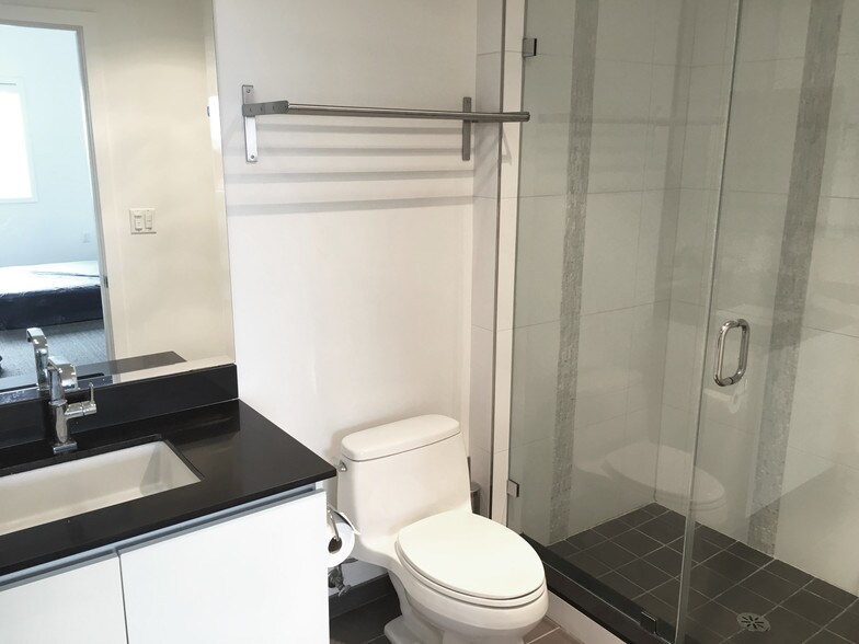 Master Bath - 1700 SAWTELLE BLVD PH9