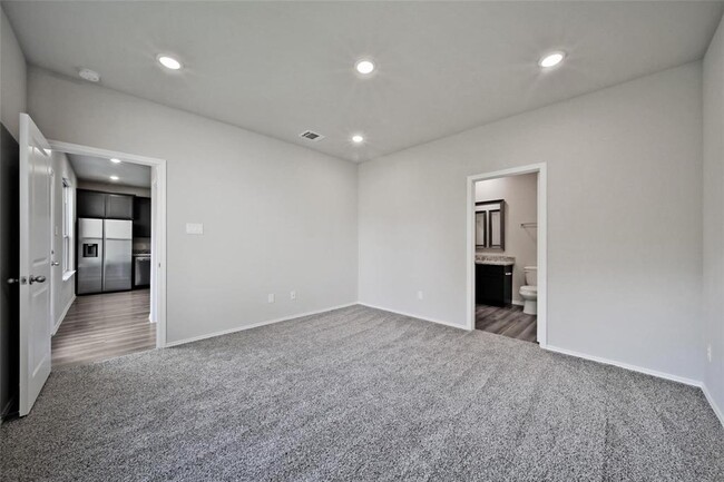 Building Photo - 507 Navajo Dr