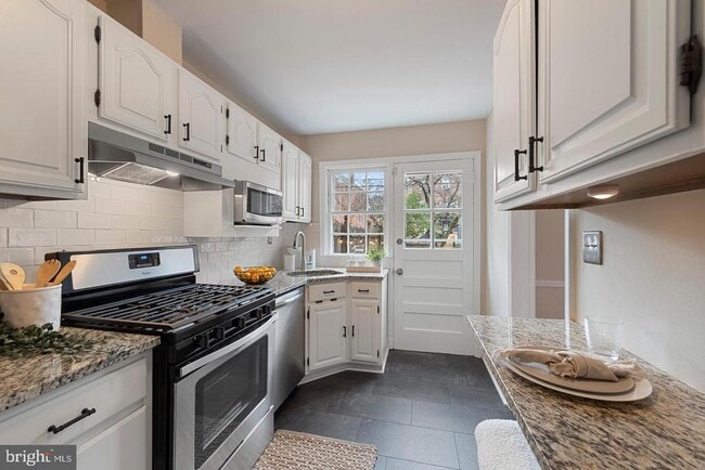 Building Photo - 183 Stanmore Rd