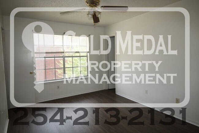 Building Photo - 1803 Cedarhill Dr