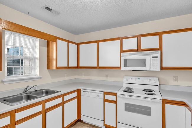 Building Photo - 57 Pirates Cove Dr