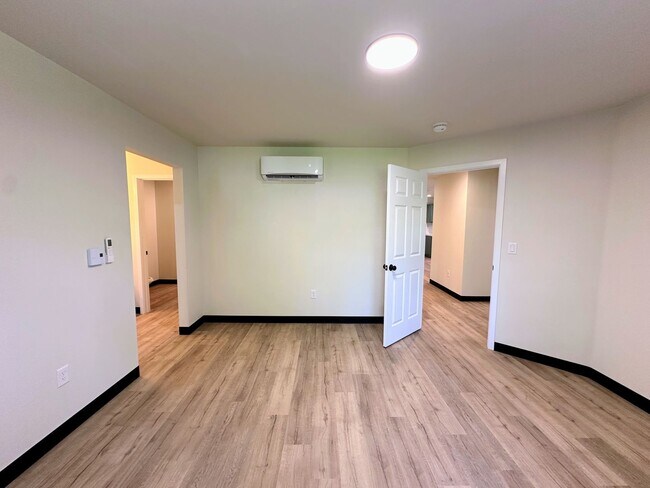 Building Photo - 1201-1203 Atrium Ct