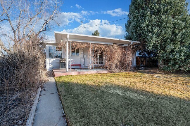 Building Photo - 2BD, 2BA Wellshire Home with Finished Basement and Attached 1-Car Garage