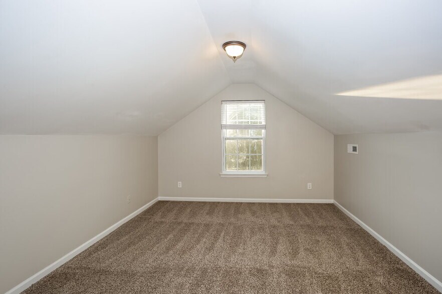 Building Photo - 1418 Moss Creek Dr