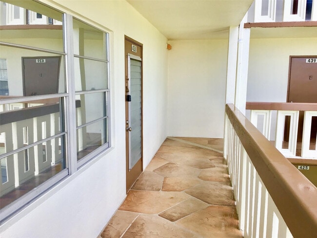 Building Photo - 438 Mansfield K