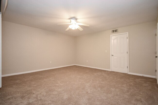 Building Photo - 501 SW 75th St