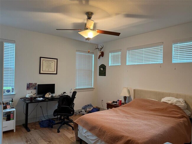 Building Photo - 7206 Tybalt St