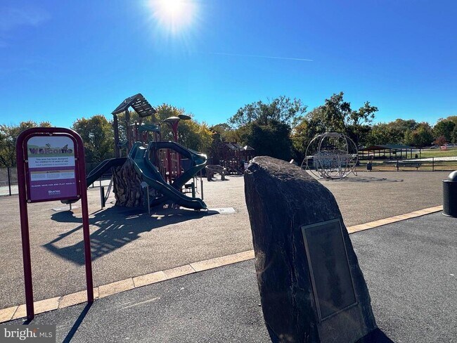 Building Photo - 1803 E Beech Rd