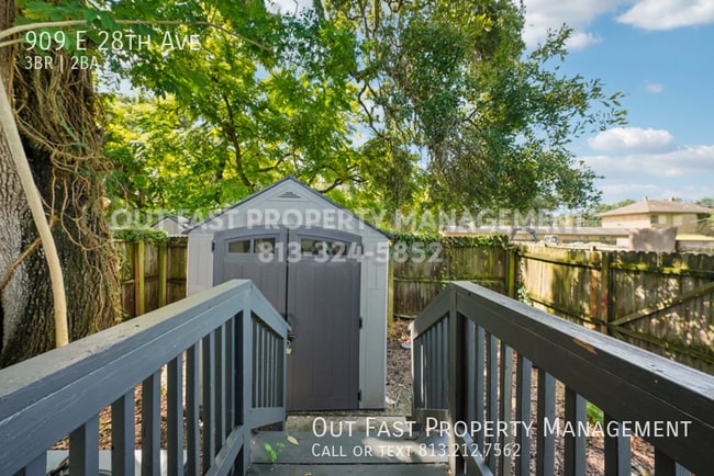 Building Photo - 909 E 28th Ave