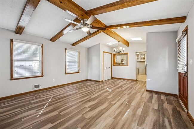 Building Photo - 2050 Mercer Ave